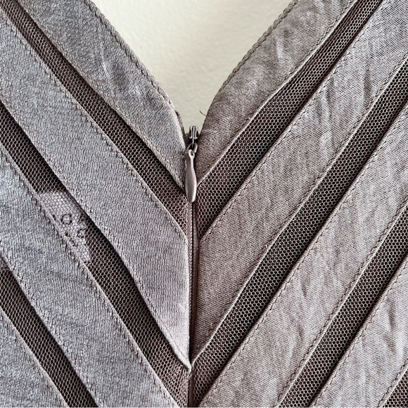 Adrianna Papell Shutter Pleat Shimmery Cocktail Dress in Gray, Size 6 - Picture 9 of 11